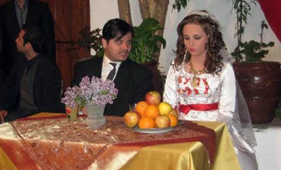 Küçük Gelin Nazmiye TV Filmi İzle